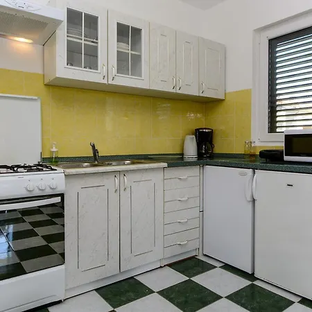 14380a Apartment *
